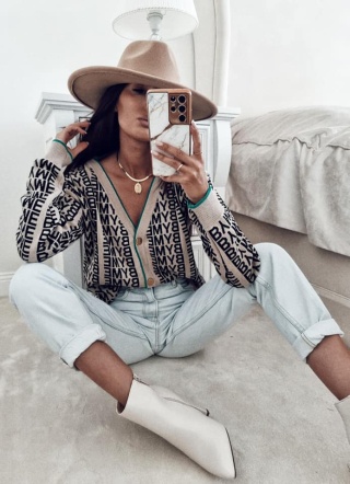 Sweterek zapinany na guziki - BY ME