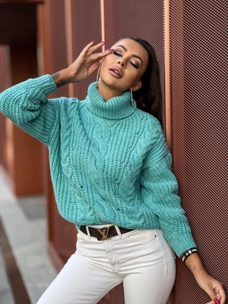 Turkusowy sweter w warkoczowy splot ALASKA - STAYHERE