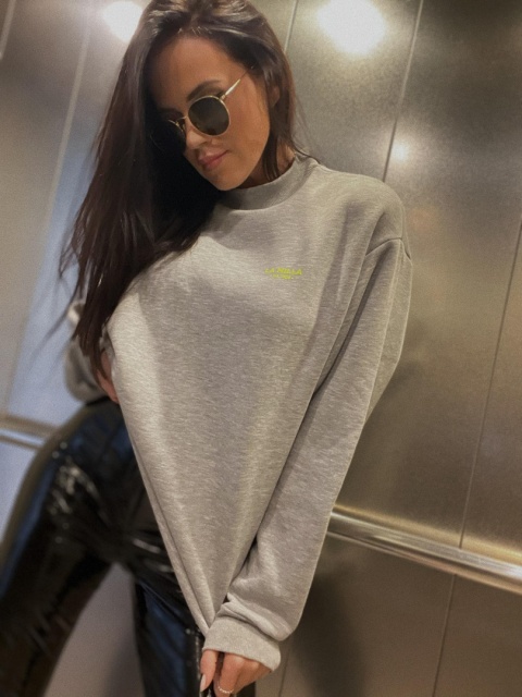 Bluza o dłuższym kroju LOVE szary melanż - LA MILLA