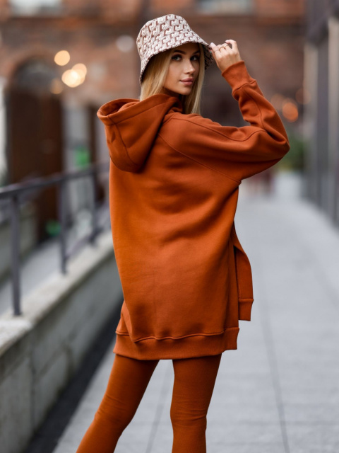 Bluza oversize z kapturem JODIE miedziany brąz - ME GUSTA Bluza oversize z kapturem JODIE miedziany brąz - ME GUSTA