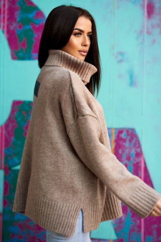 Klasyczny golf o równomiernym gładkim splocie ciemny beż - ME GUSTA