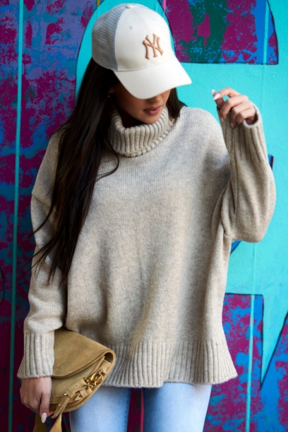 Klasyczny golf o równomiernym gładkim splocie beż - ME GUSTA