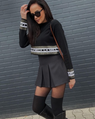 Krótki sweter LOGO IN GOLD czarny LA MILLA