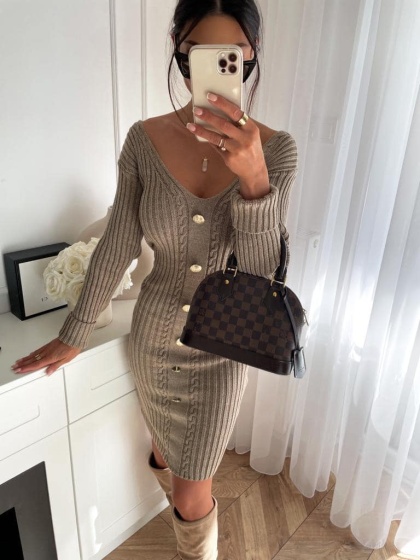 Sukienka dzianinowa z ozdobnymi guzikami HELEN mokka - BOCCA