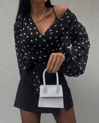 Szyfonowa bluzka kopertowa w grochy - LA MILLA