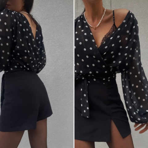 Szyfonowa bluzka kopertowa w grochy - LA MILLA