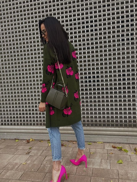 Żakardowy kardigan z domieszką wełny w róże khaki - LA MILLA