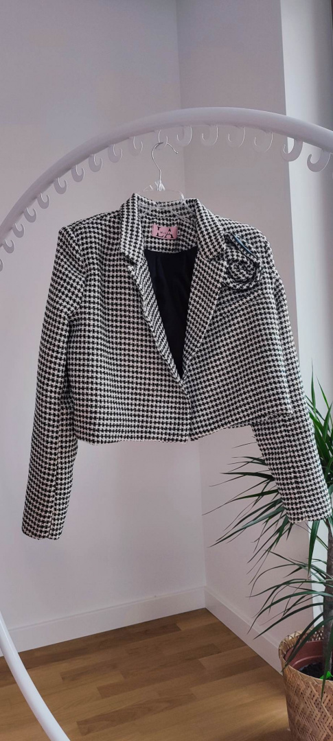 Short jacket MY STYLE with rose, white and black with gold thread LA MILLA Short jacket MY STYLE with rose, white and black with gold thread LA MILLA