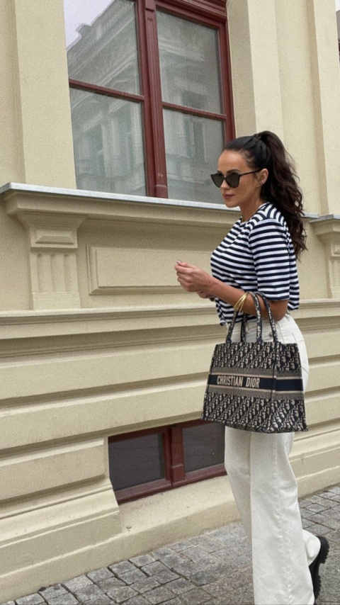 T-shirt z rękawem 1/2 i poduszkami granatowe paski LA MILLA