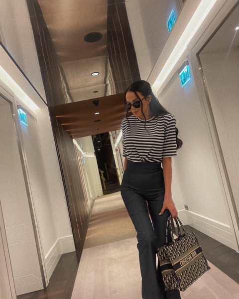 T-shirt z rękawem 1/2 i poduszkami granatowe paski LA MILLA