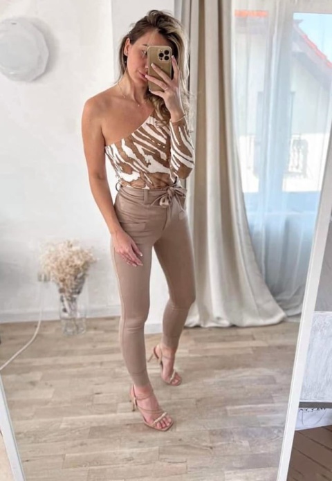 Bluzka Jedno Ramię – beżowa By me