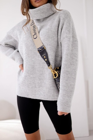 Klasyczny golf o równomiernym prążkowanym splocie jasnoszary - ME GUSTA