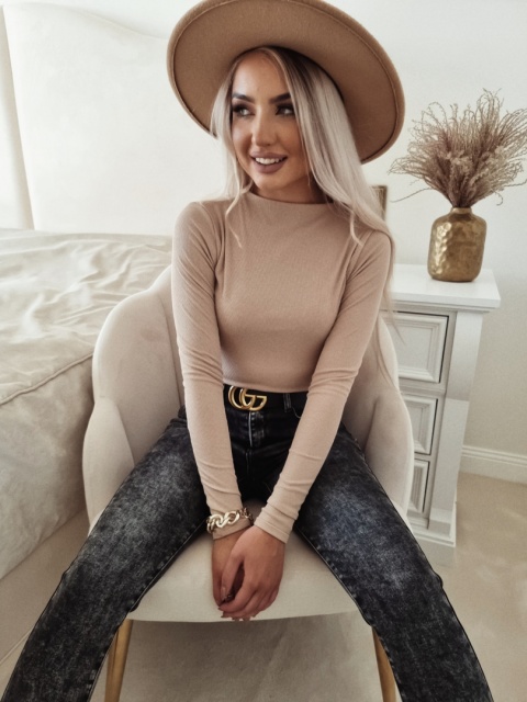 Bluzka modelująca z półgolfem ANASTASIA beżowa - BY ME