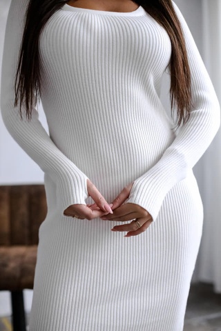 Dzianinowa sukienka z dziurami KNIT śmietankowa - ME GUSTA