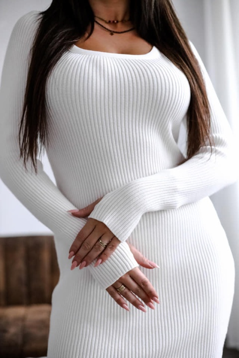 Dzianinowa sukienka z dziurami KNIT śmietankowa - ME GUSTA