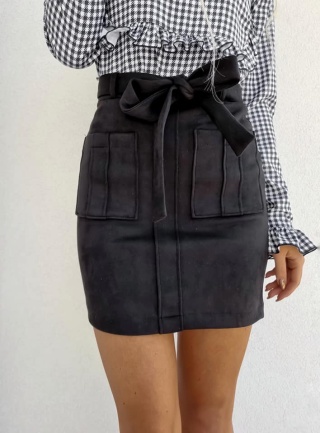 Spódniczka zamszowa z kieszonkami CLASSY czarna - By Me