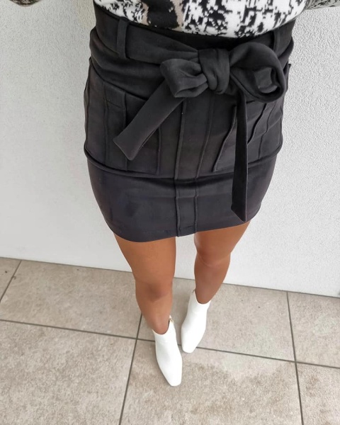 Spódniczka zamszowa z kieszonkami CLASSY czarna - By Me