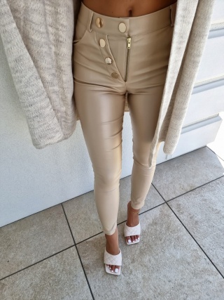 Spodnie woskowane ze złotymi guzikami SEVEN złote