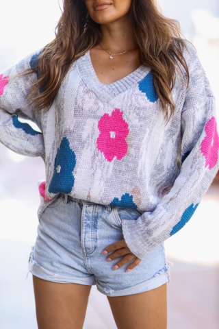 Żakardowy sweter w kwiaty LILY szary - ME GUSTA