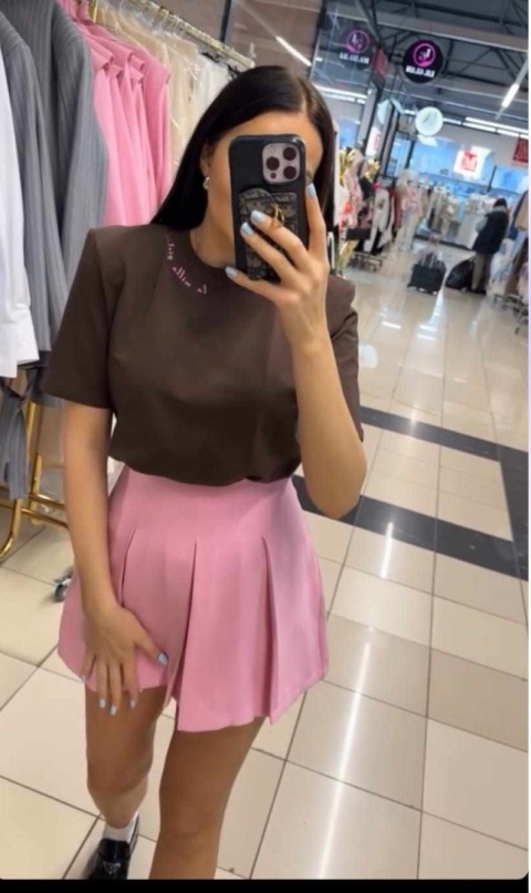 T-shirt pudełkowy z poduszkami w ramionach LA MILLA GIRL czekoladowy brąz