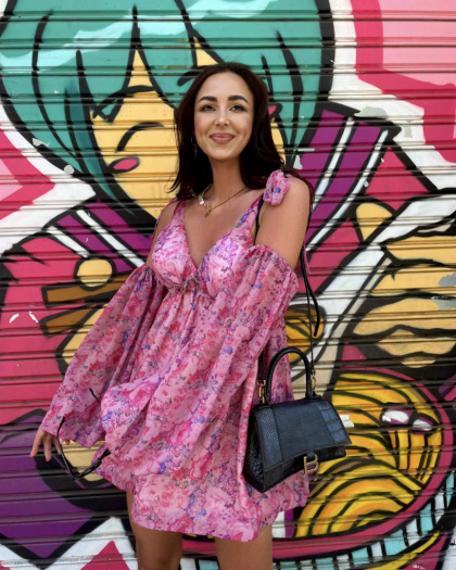 Sukienka w kwiaty z bufiastymi rękawami La Milla