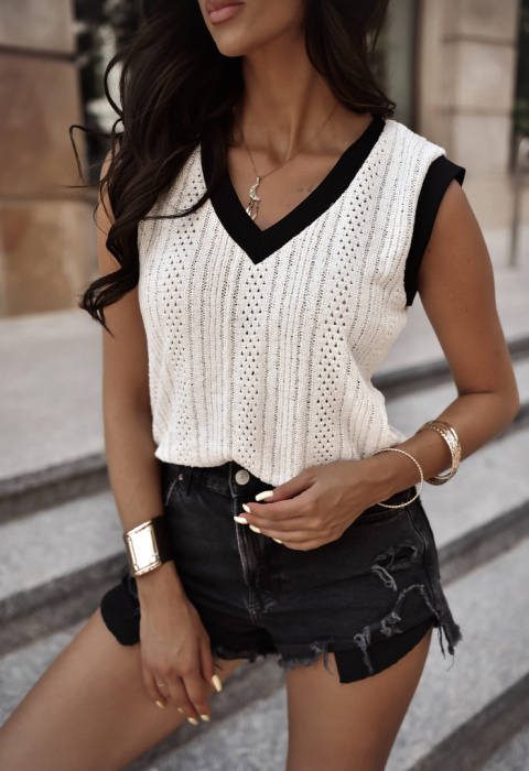 Top koronkowy z czarną lamówką Xana