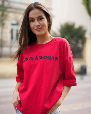 T-shirt GOD IS A WOMAN czerwony Me Gusta