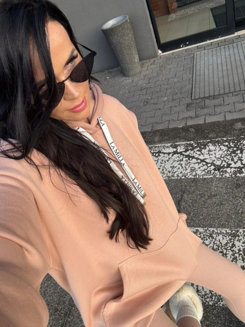 Bluza kangurka z kapturem camel La Milla