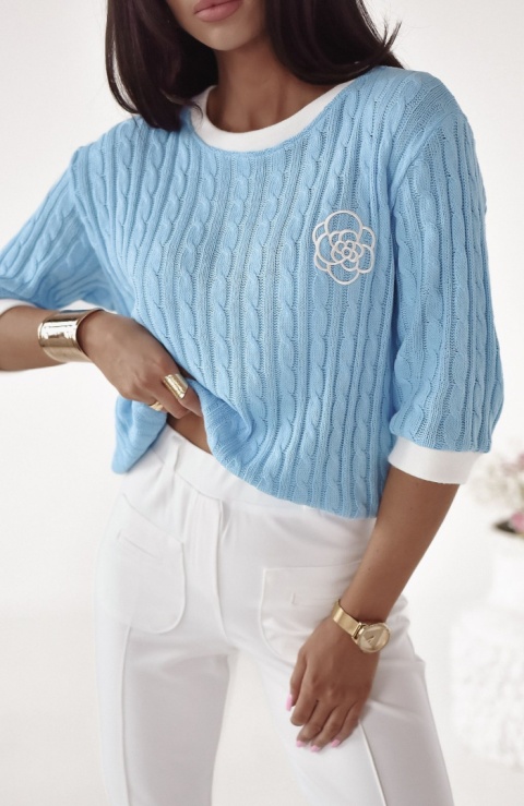 Sweterek z aplikacją w warkoczowy wzór baby blue XANA
