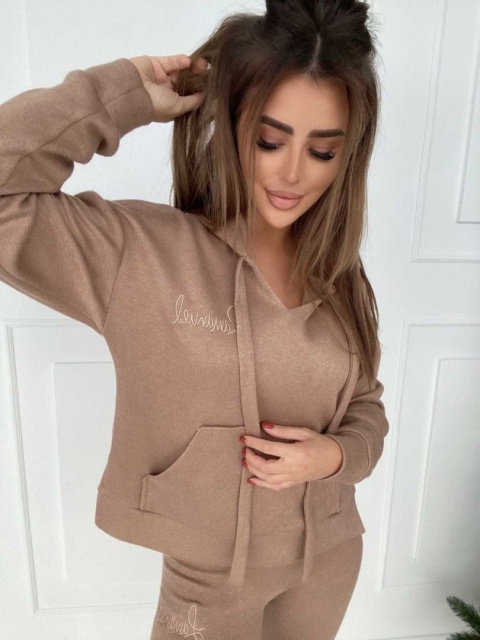 Dzianinowy dres w prążek TENDER camel - LA MANUEL