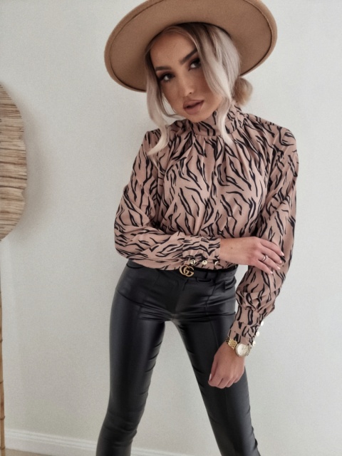 Elegancka bluzka półgolf KYLIE czarne cętki - BY ME