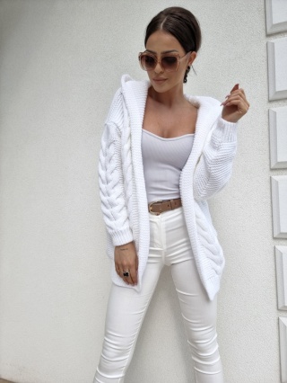 Kardigan z kapturem o warkoczowym splocie śmietankowy - BY ME