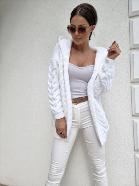 Kardigan z kapturem o warkoczowym splocie śmietankowy - BY ME