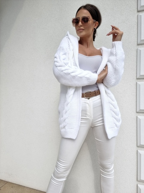 Kardigan z kapturem o warkoczowym splocie śmietankowy - BY ME