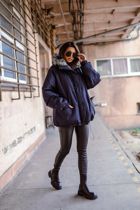 Ocieplana kurtka z futrzanym kapturem granatowa czerń - ME GUSTA