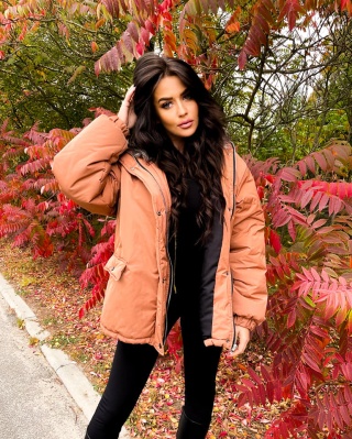 Ocieplana kurtka z futrzanym kapturem camel - ME GUSTA