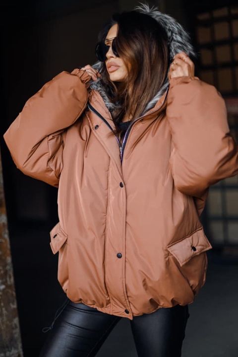 Ocieplana kurtka z futrzanym kapturem camel - ME GUSTA