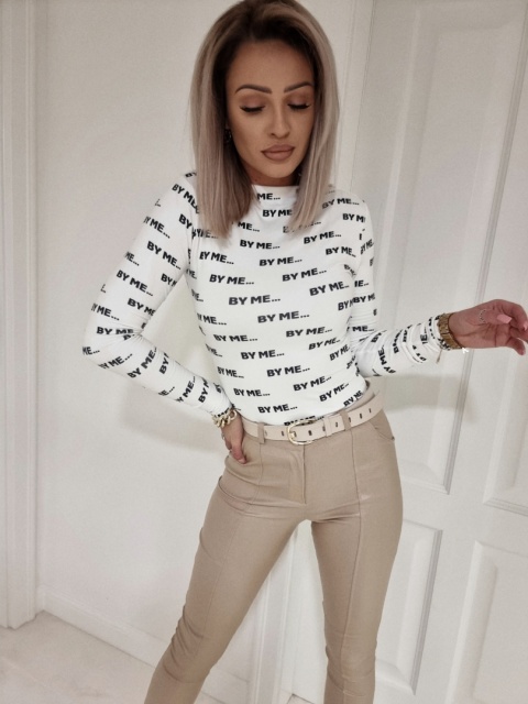 Bluzka półgolf w napisy By Me biały - BY ME