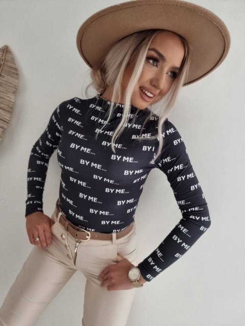 Bluzka półgolf w napisy By Me czarny - BY ME
