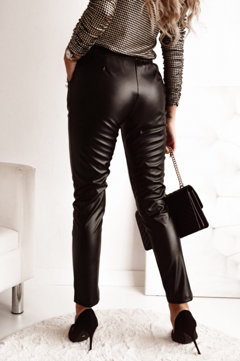 Spodnie z miękkiej eko skóry z ozdobnymi guzikami - XANA