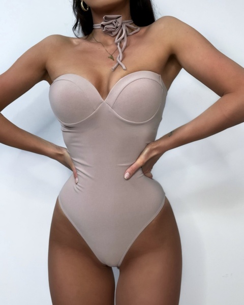 Body z chokerem SO IN LOVE beżowe - LA MILLA Body z chokerem SO IN LOVE beżowe - LA MILLA
