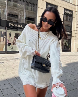 Sweter z dziurami śmietankowy La Milla
