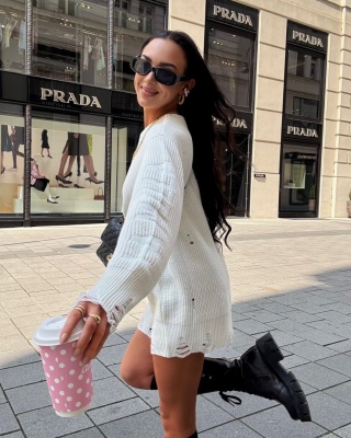 Sweter z dziurami śmietankowy La Milla