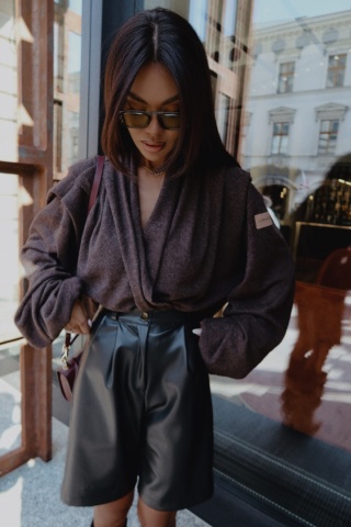 Sweter TELL HER czekolada La Manuel