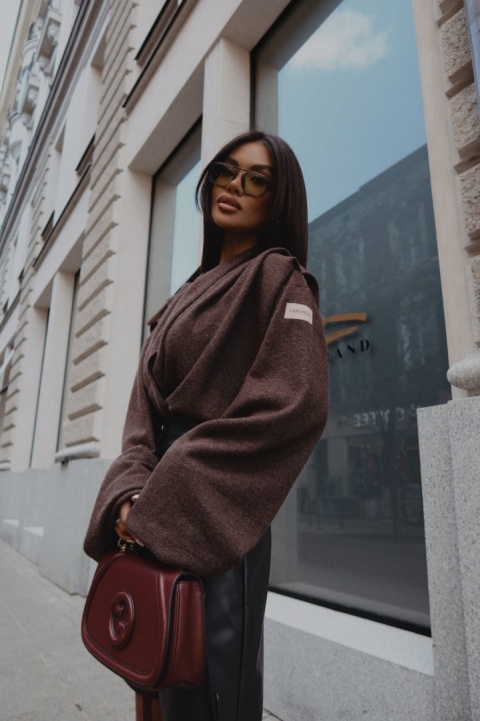 Sweter TELL HER czekolada La Manuel