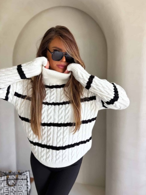 Sweter golf INKO pasy ecru czarny By Me