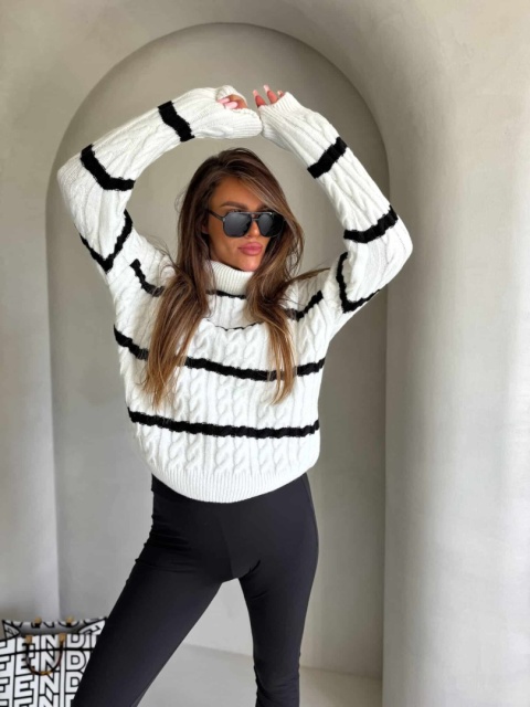 Sweter golf INKO pasy ecru czarny By Me