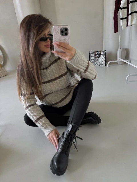 Sweter golf INKO pasy beżowo czekoladowe By Me