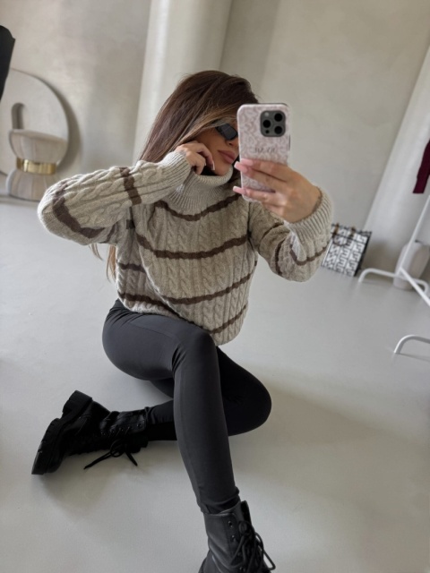 Sweter golf INKO pasy beżowo czekoladowe By Me