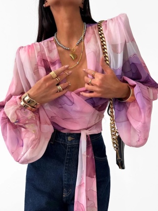 Bluzka szyfonowa kopertowa w pudrowe kwiaty La Milla